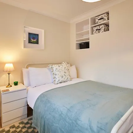 Host & - Bridge Court * Yarm