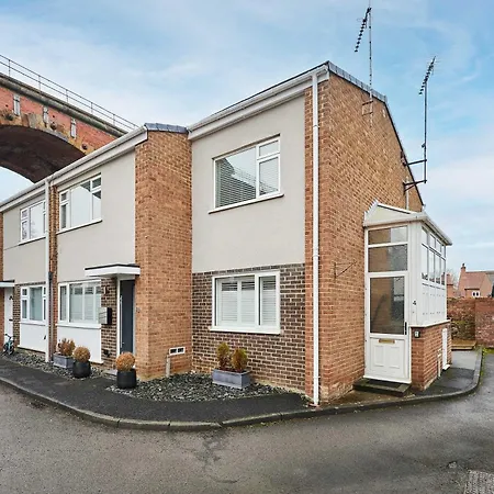 Host & - Bridge Court *