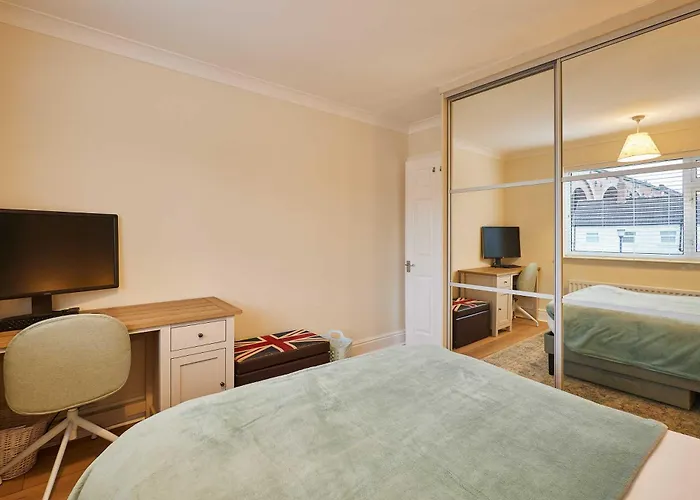 Host & - Bridge Court Yarm