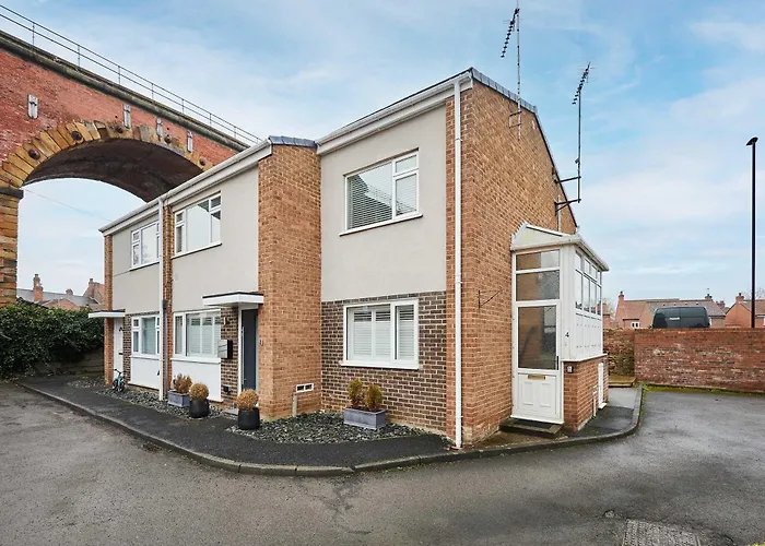 Host & - Bridge Court *