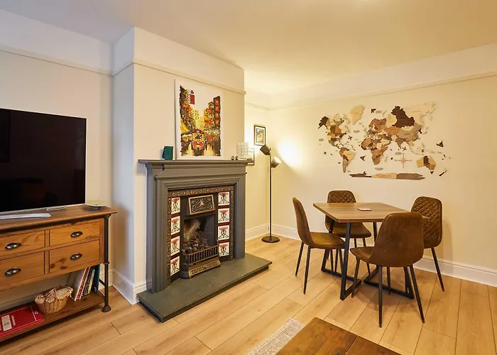 Host & - Bridge Court