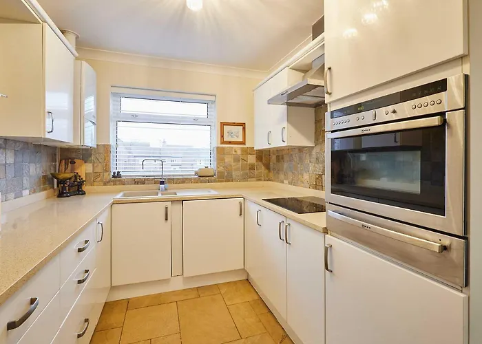 Host & - Bridge Court * Yarm