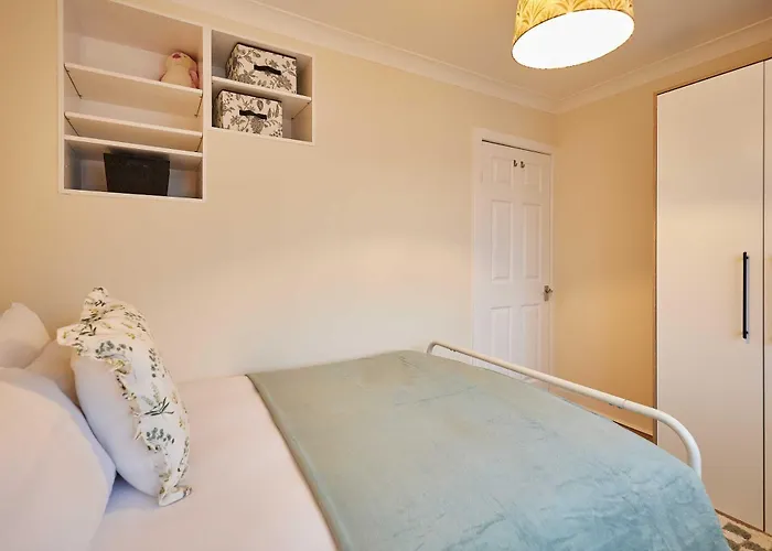 Host & - Bridge Court Yarm