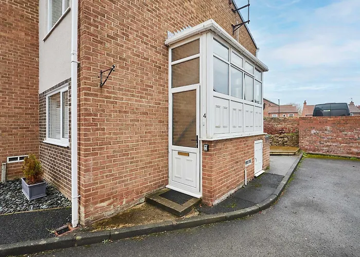 Host & - Bridge Court *